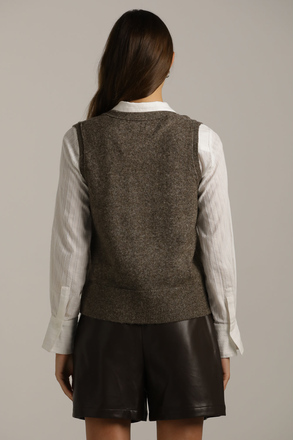 ווסט סרוג עם כפתורים | קנת קול