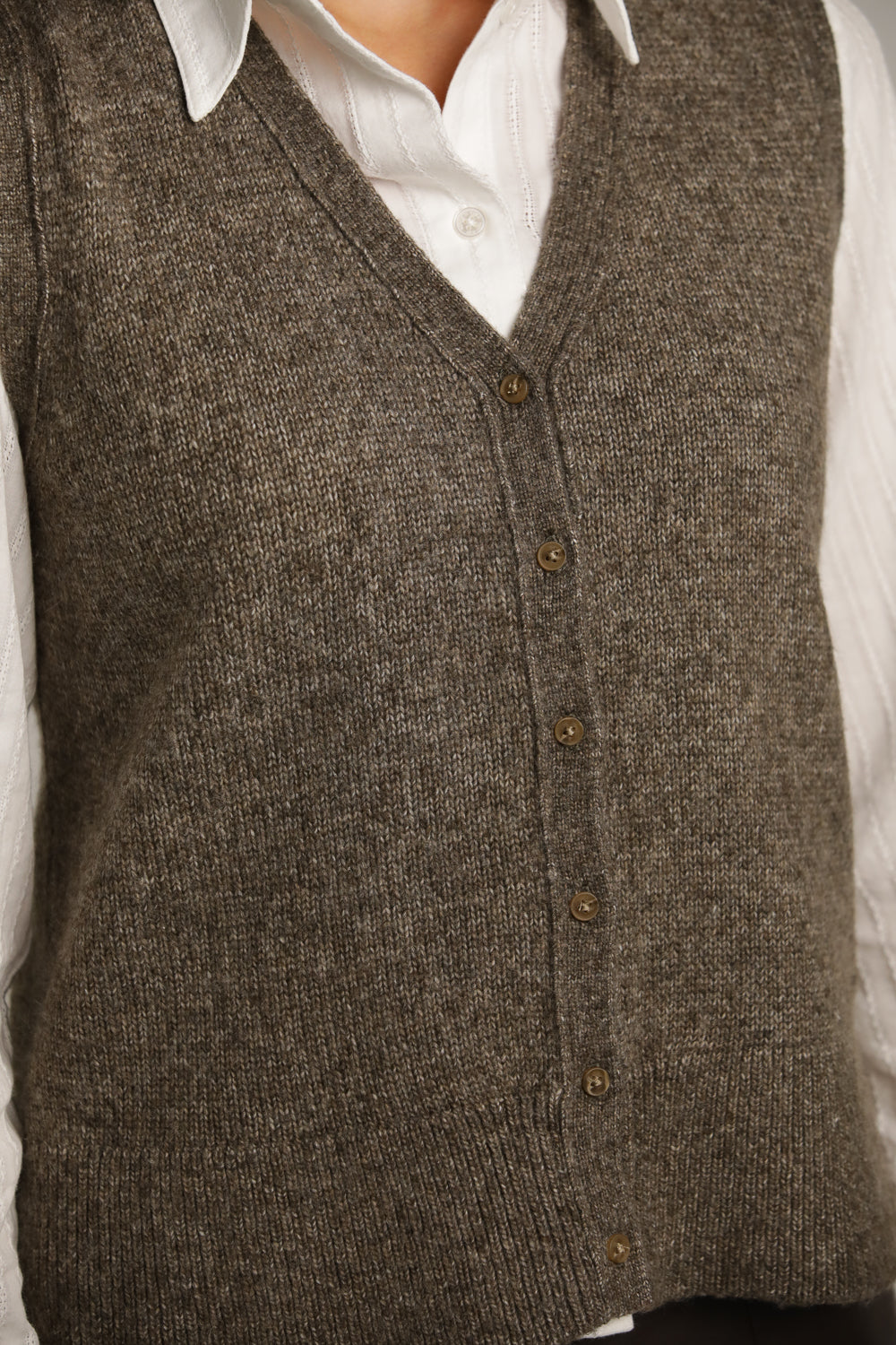 ווסט סרוג עם כפתורים | קנת קול