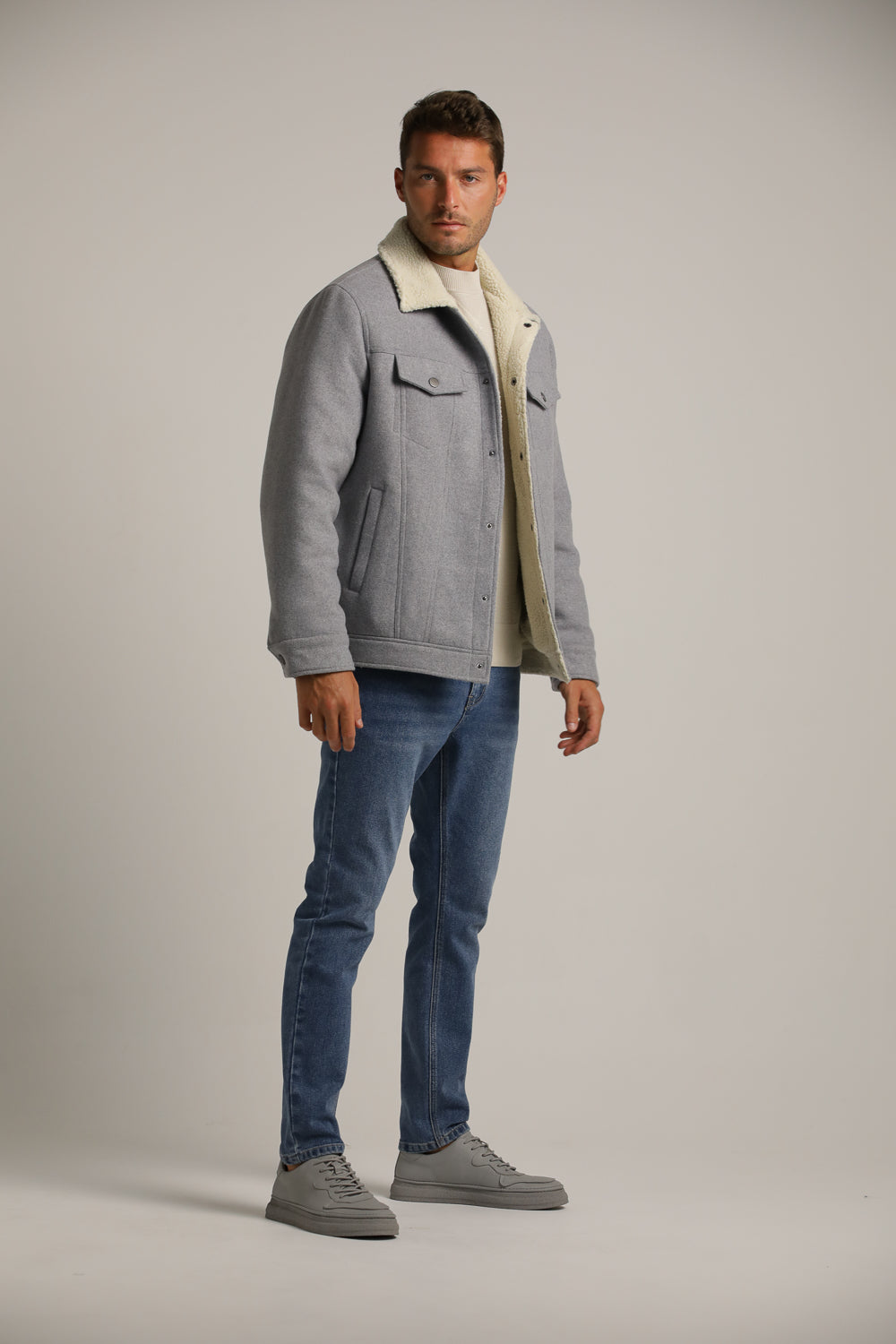 ג'קט טרקר עם בטנה במראה פרווה טבעונית | קנת קול