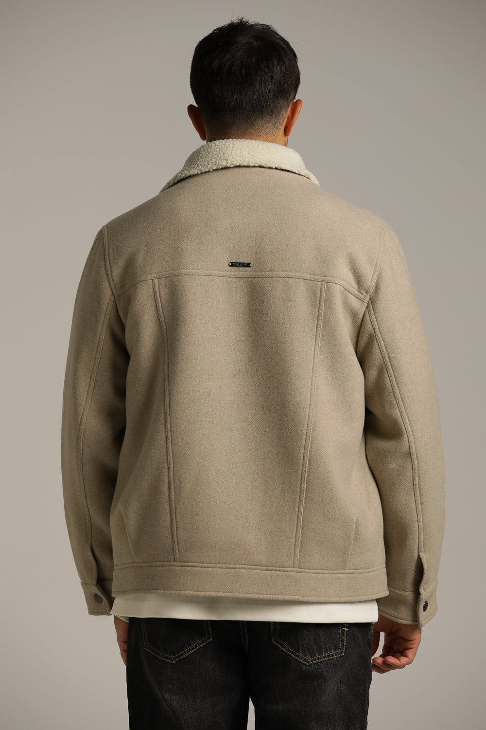 ג'קט טרקר עם בטנה במראה פרווה טבעונית | קנת קול