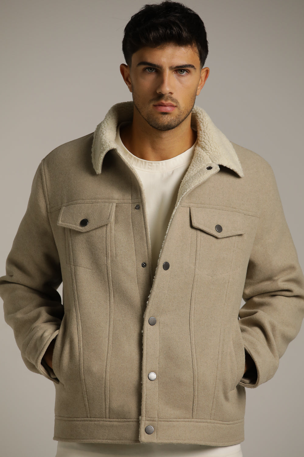 ג'קט טרקר עם בטנה במראה פרווה טבעונית | קנת קול