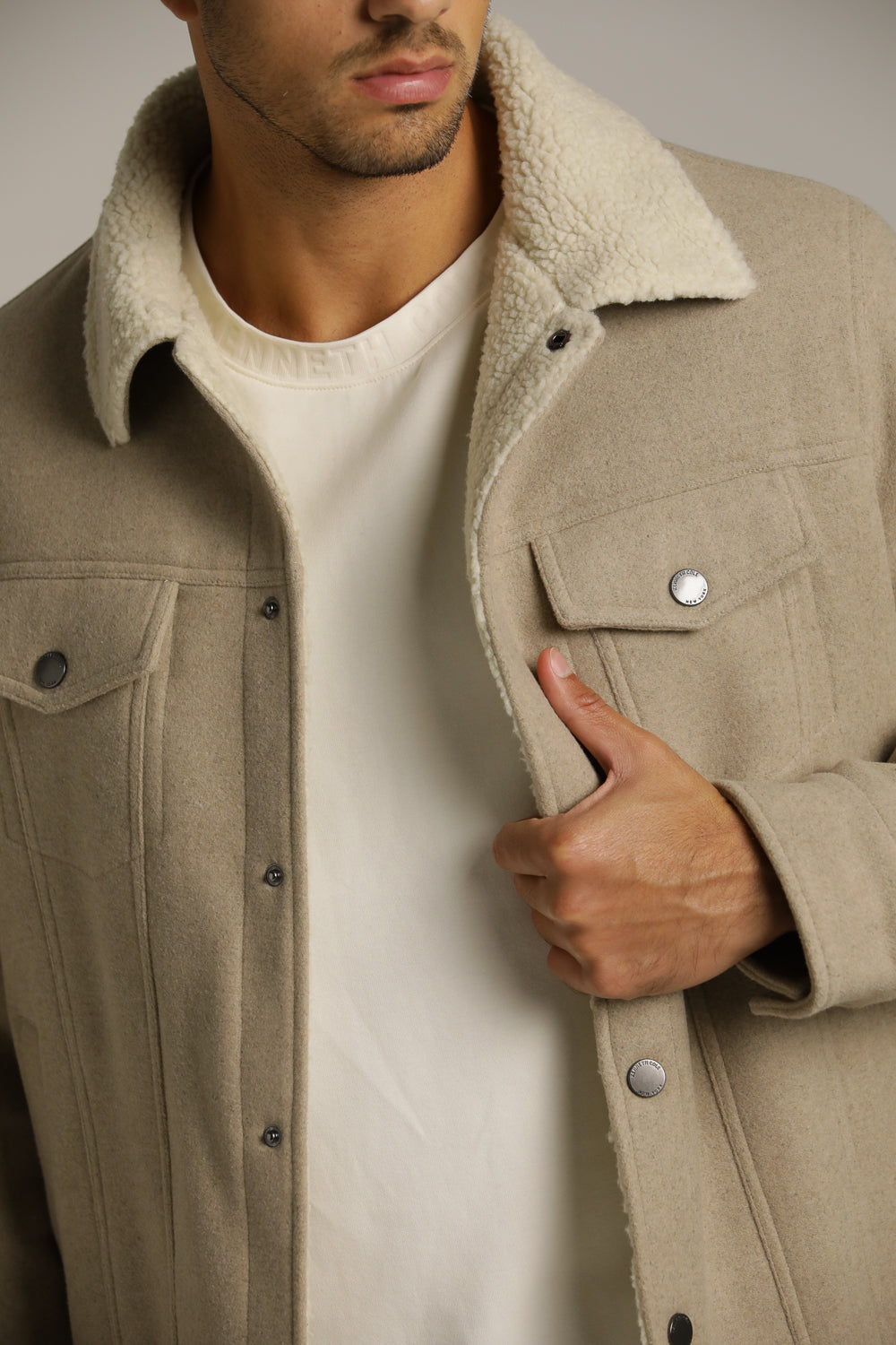 ג'קט טרקר עם בטנה במראה פרווה טבעונית | קנת קול