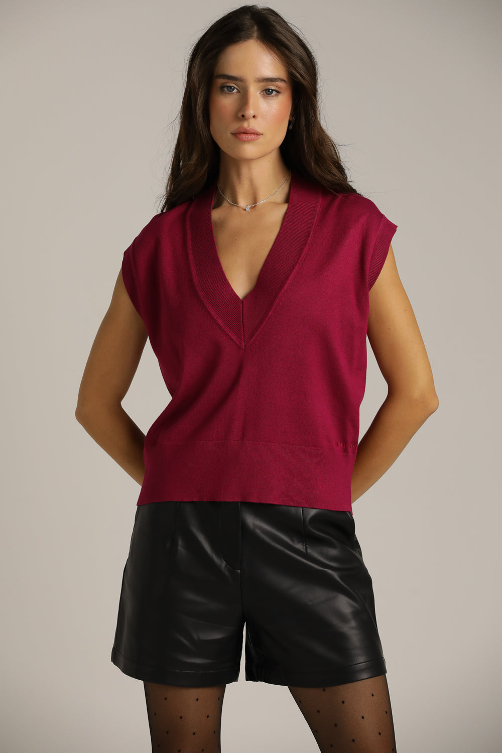 ווסט סרוג עם מחשוף וי עמוק | קנת קול