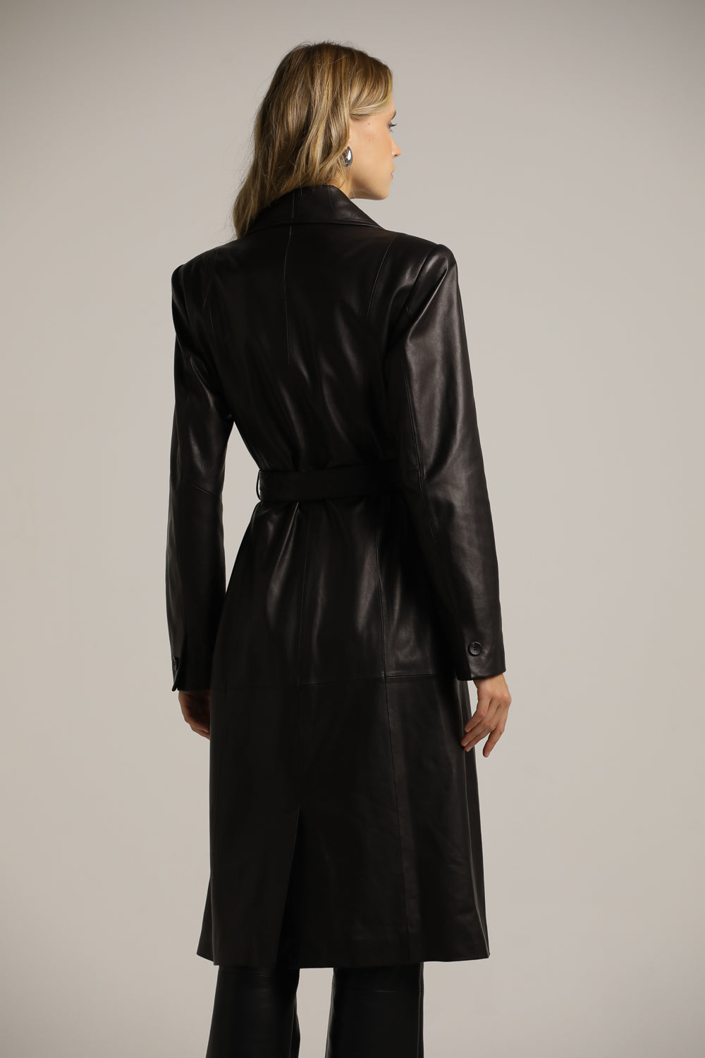 מעיל עור מידי עם כתפיים מודגשות | קנת קול