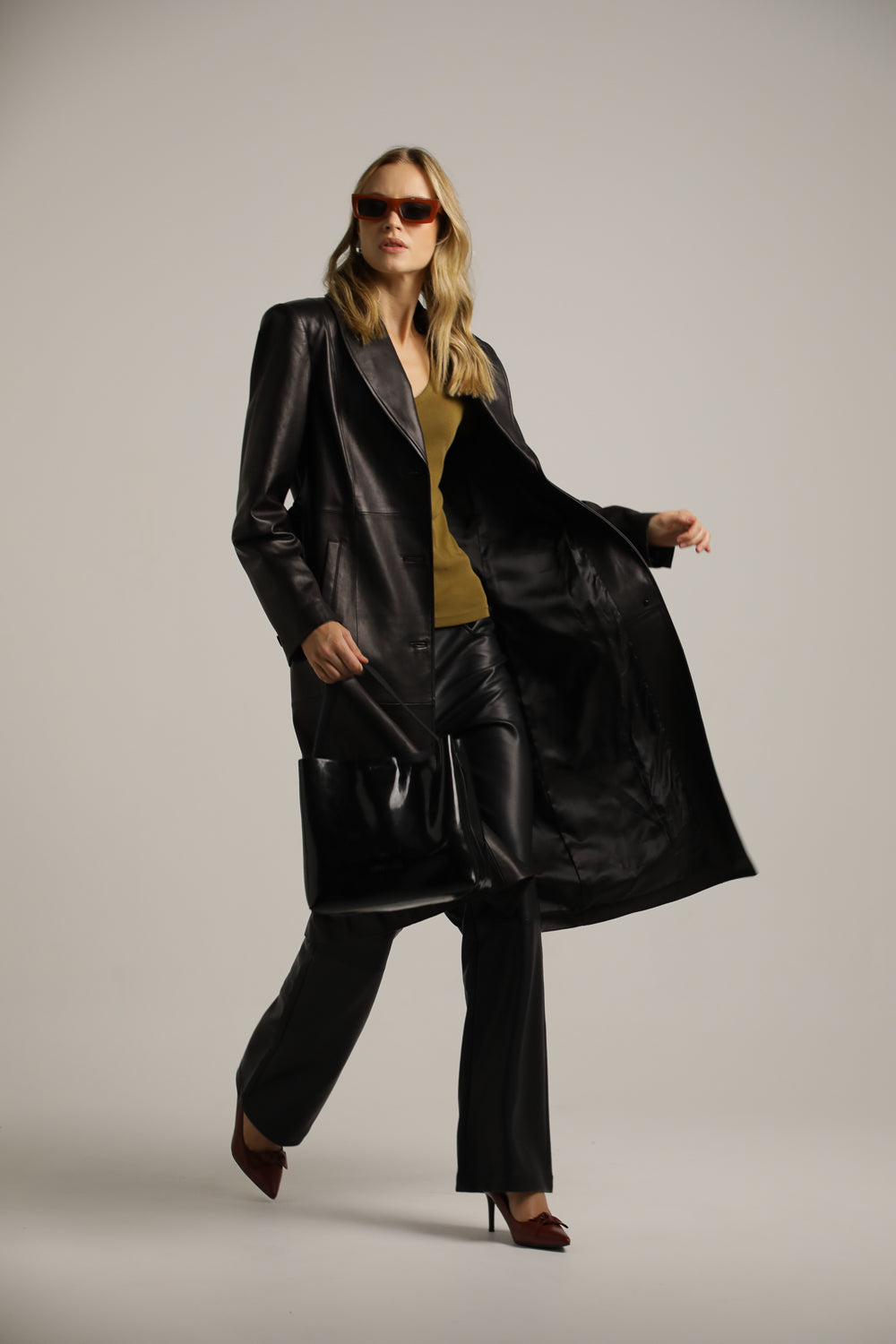 מעיל עור מידי עם כתפיים מודגשות | קנת קול