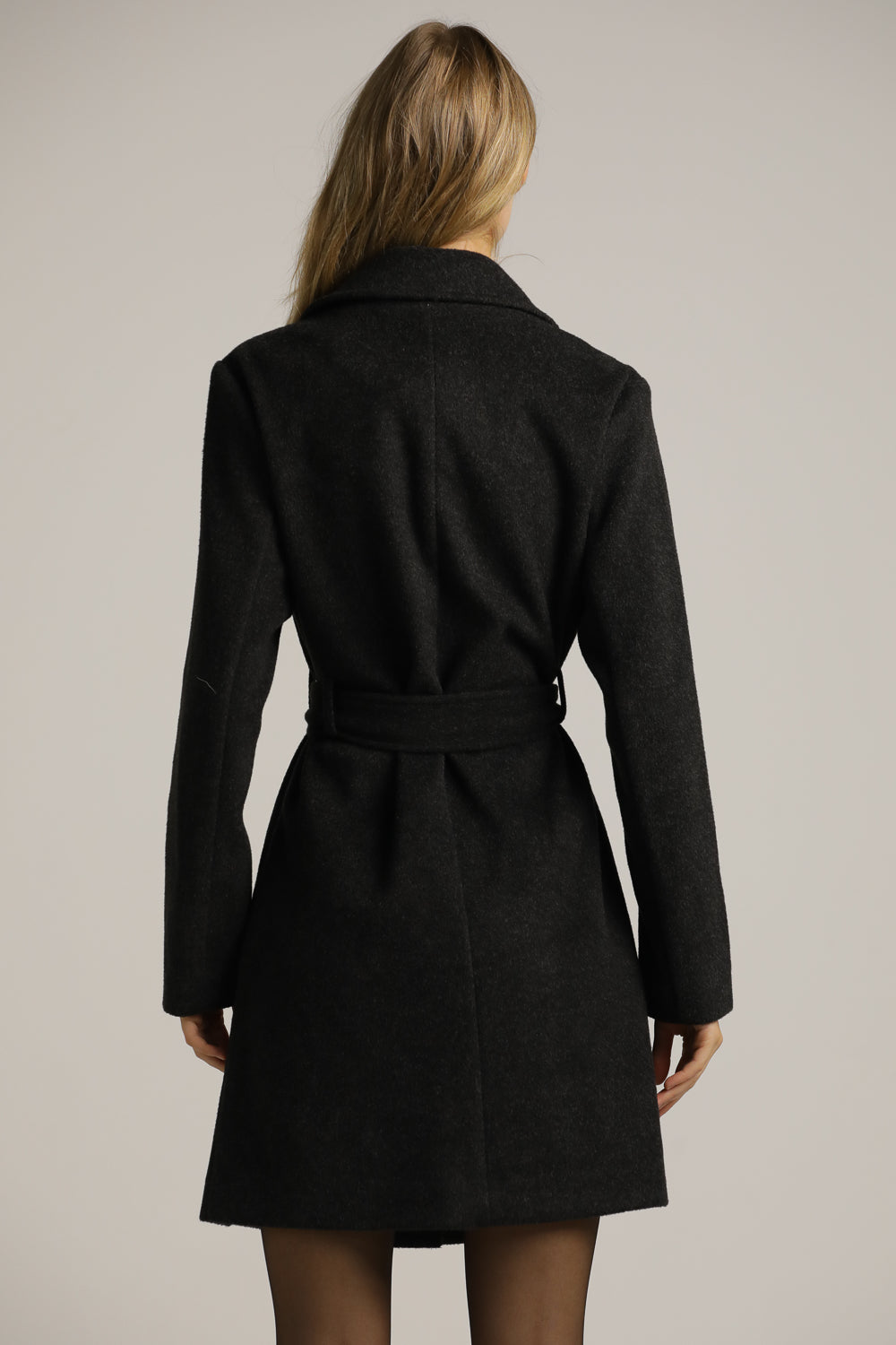 מעיל פורמל במראה צמרי בשילוב חגורה | קנת קול