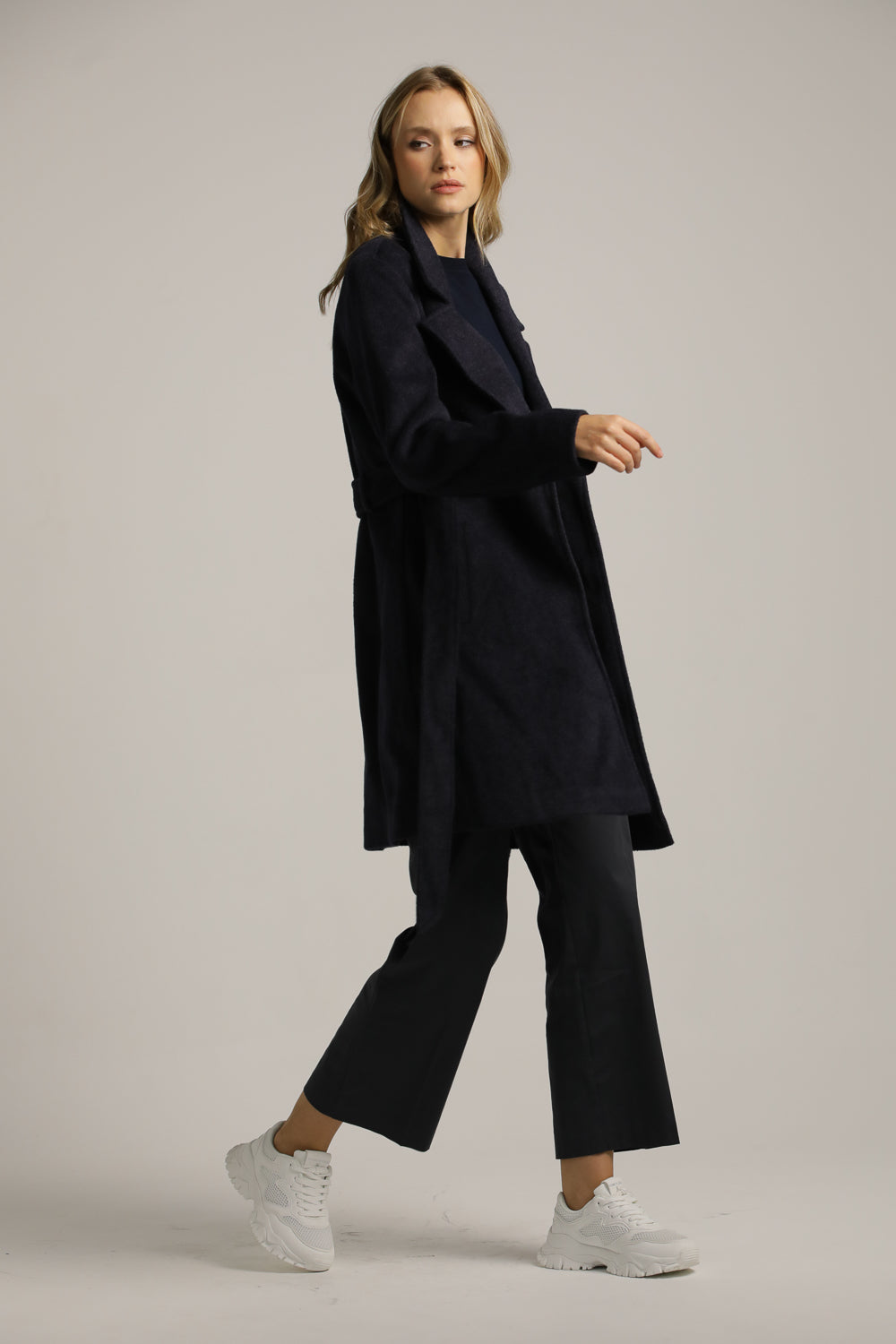 מעיל פורמל במראה צמרי בשילוב חגורה | קנת קול