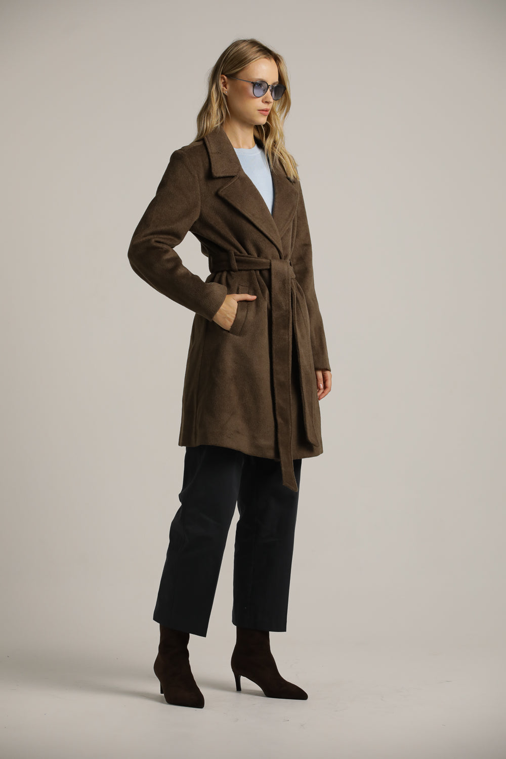 מעיל פורמל במראה צמרי בשילוב חגורה | קנת קול