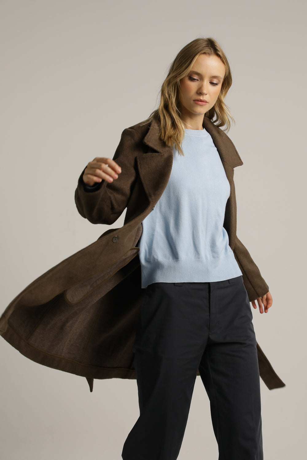 מעיל פורמל במראה צמרי בשילוב חגורה | קנת קול