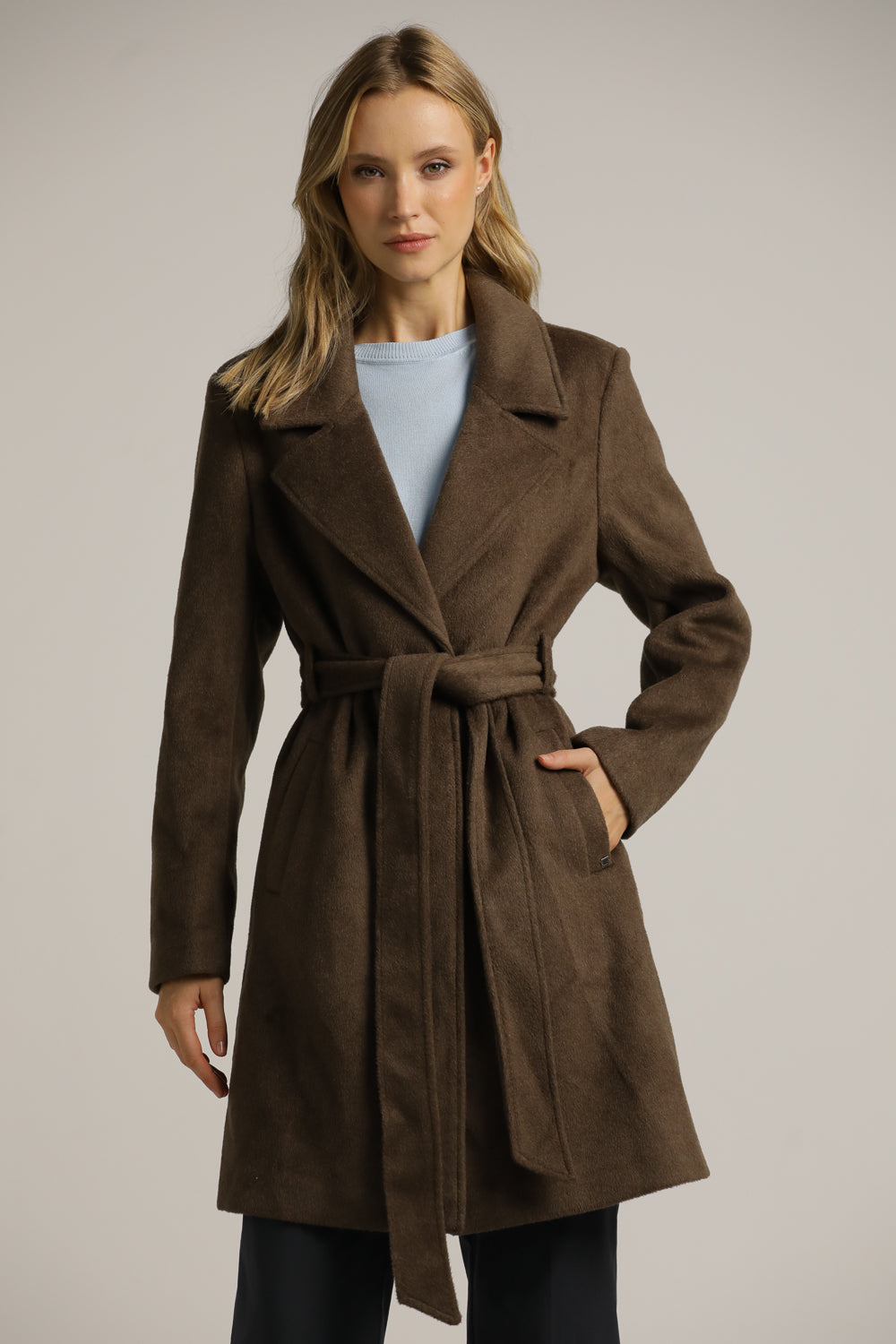 מעיל פורמל במראה צמרי בשילוב חגורה | קנת קול