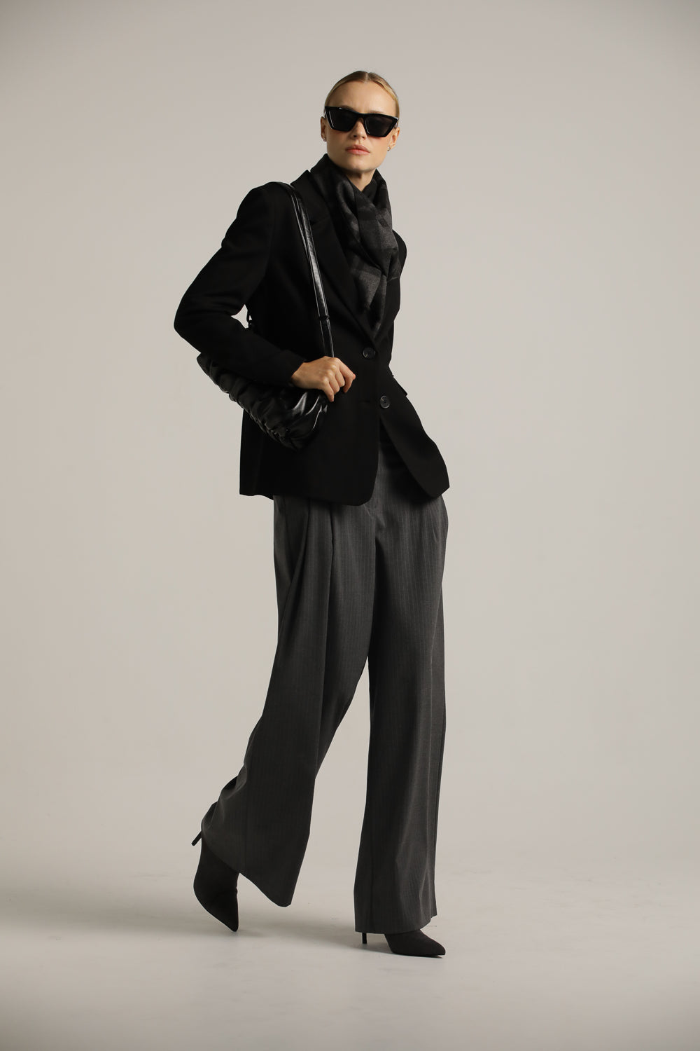 בלייזר מחויט במראה פורמלי | קנת קול