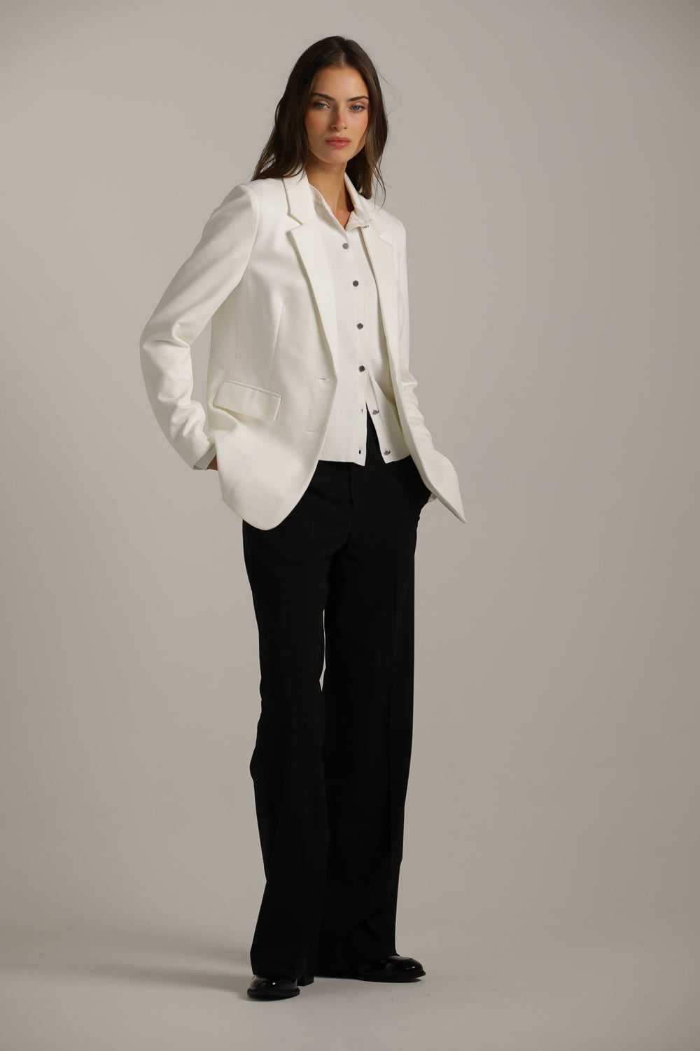 בלייזר מחויט במראה פורמלי | קנת קול