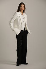 בלייזר מחויט במראה פורמלי | קנת קול