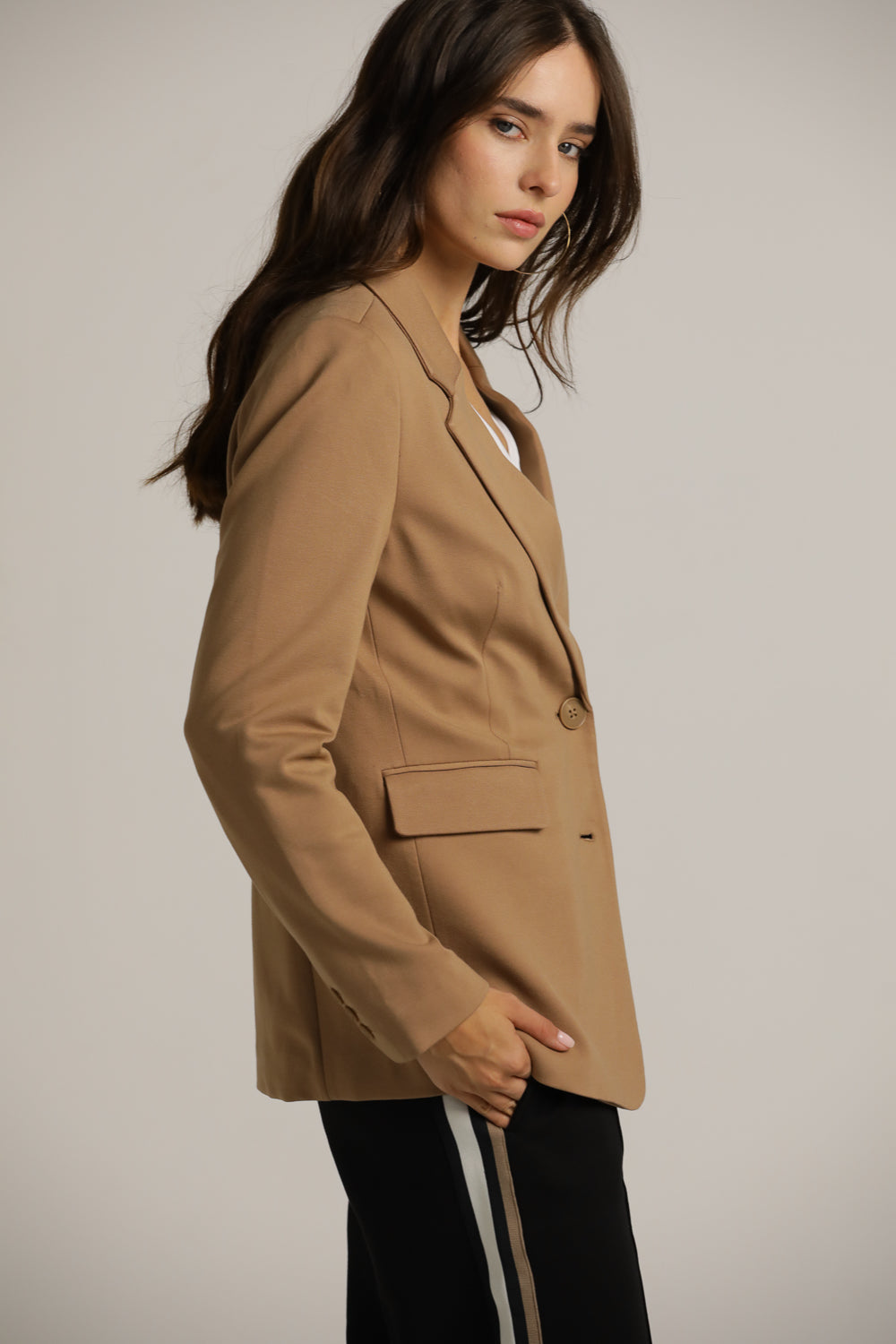 בלייזר מחויט במראה פורמלי | קנת קול