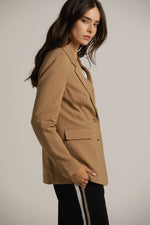 בלייזר מחויט במראה פורמלי | קנת קול