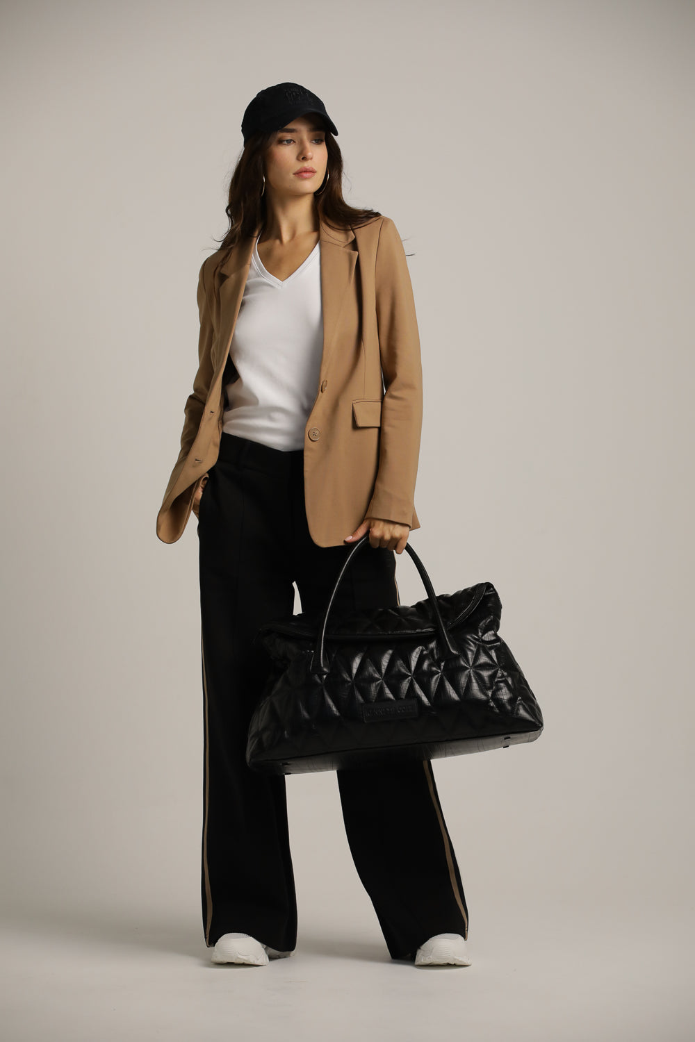 בלייזר מחויט במראה פורמלי | קנת קול