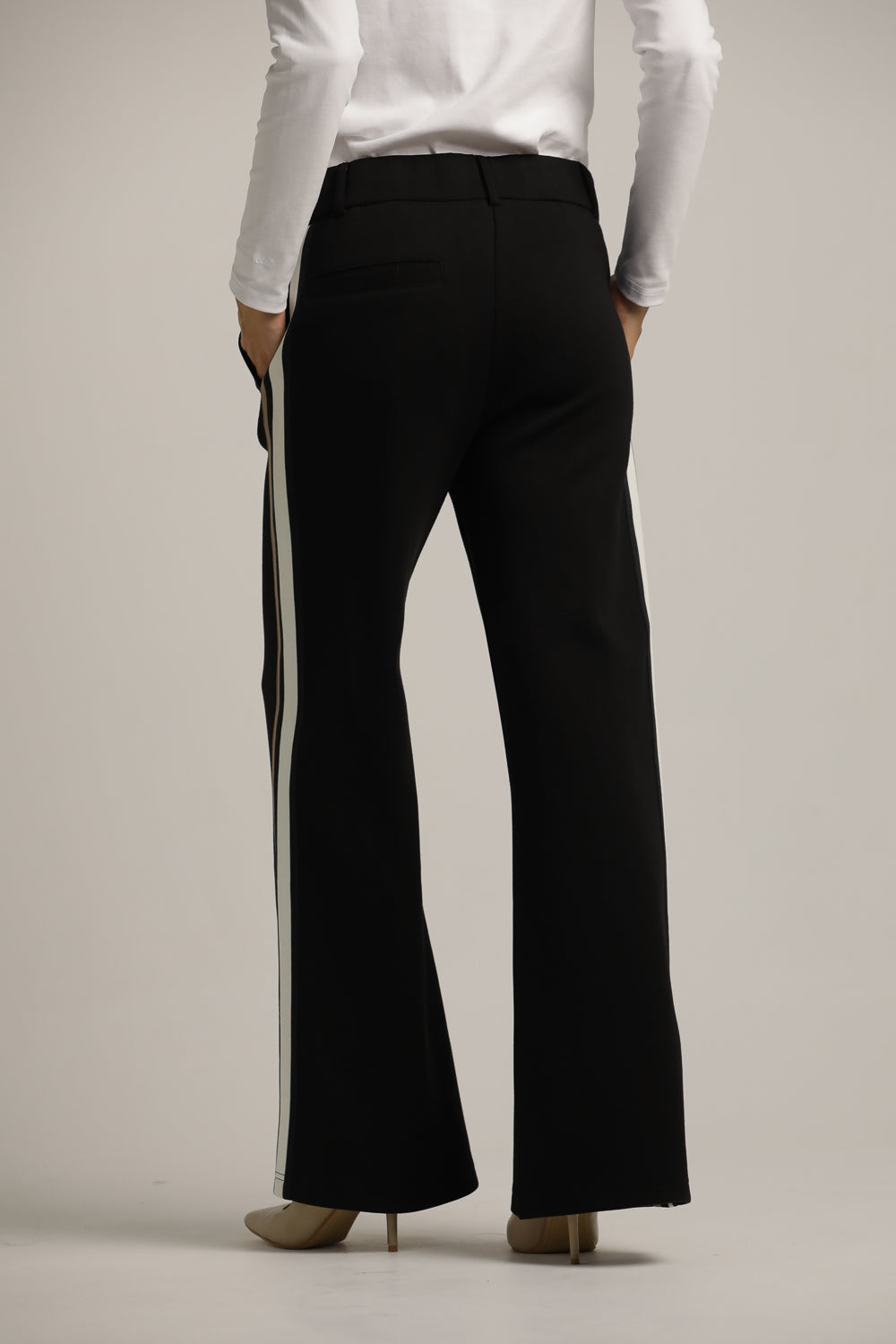 מכנסיים רחבים בסגנון מחויט עם פסי צד | קנת קול