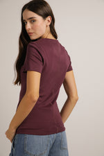 טישירט שרוול קצר עם לוגו מובלט | קנת קול