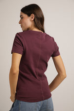 טישירט שרוול קצר עם לוגו מובלט | קנת קול