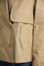 מעיל טראנץ' בגזרה קצרה עם כפתורים כפולים | קנת קול