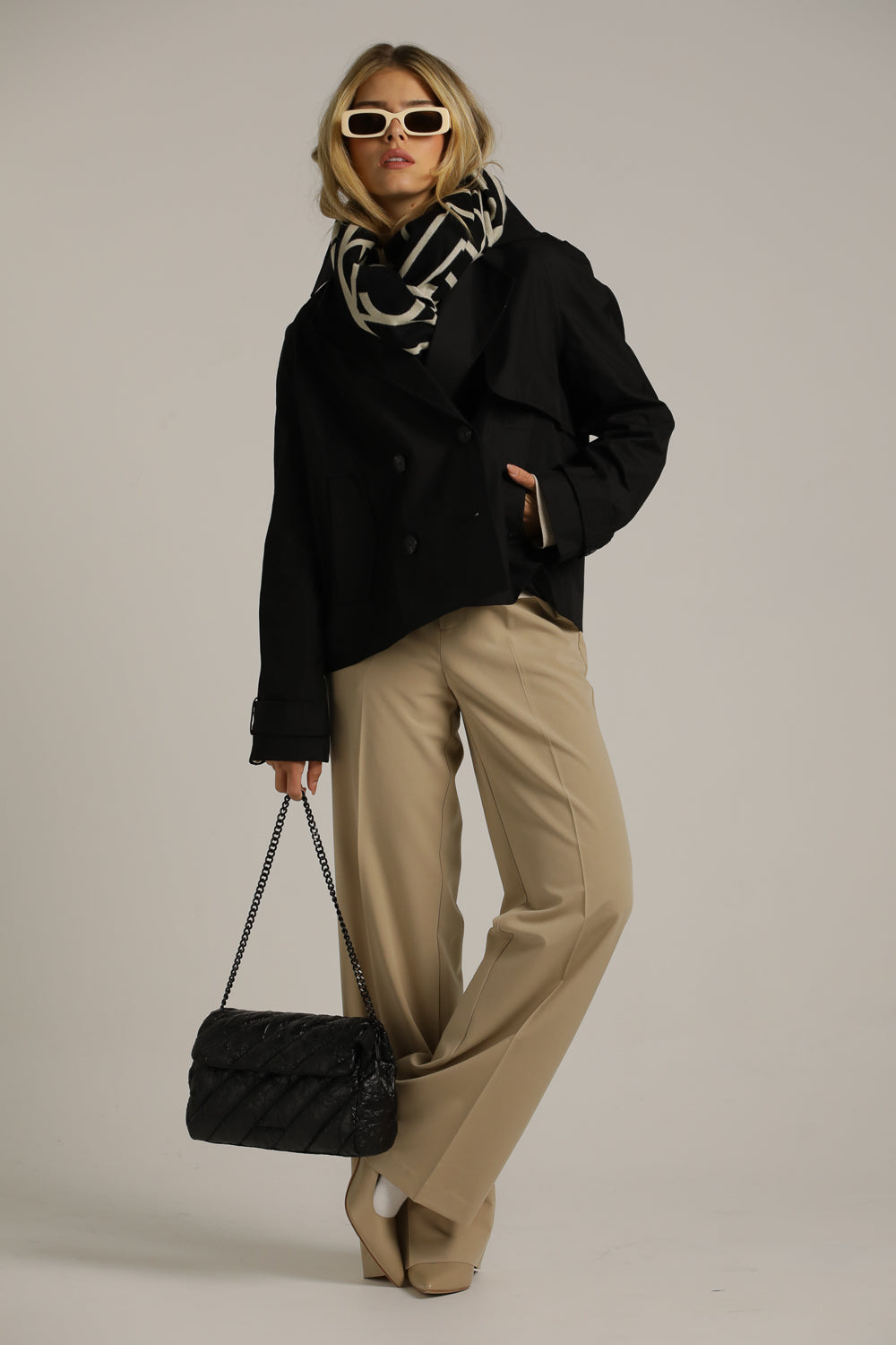 מעיל טראנץ' בגזרה קצרה עם כפתורים כפולים | קנת קול