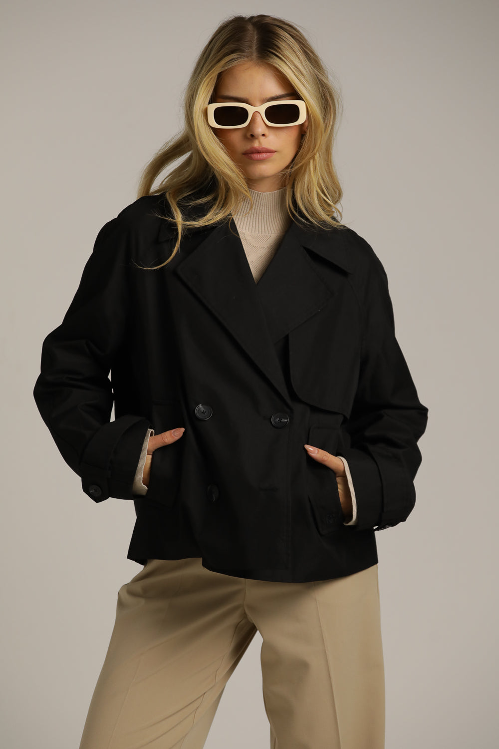 מעיל טראנץ' בגזרה קצרה עם כפתורים כפולים | קנת קול