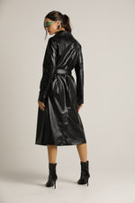 מעיל דמוי עור ארוך בטקסטורת תנין | קנת קול