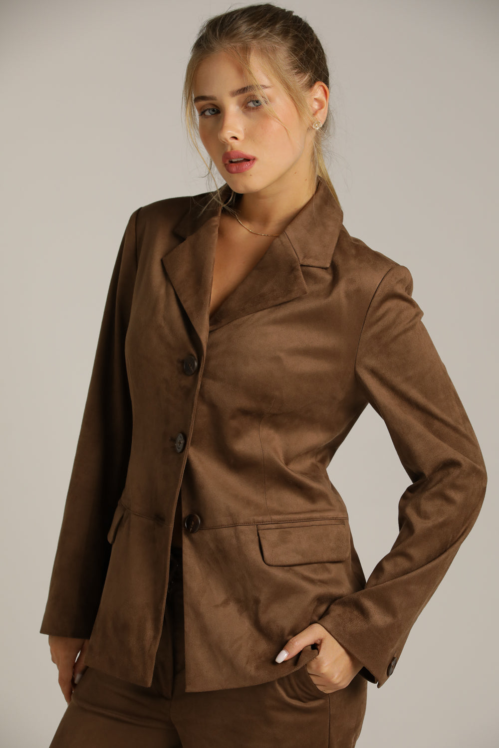 בלייזר דמוי זמש אלגנטי בצבע חום | קנת קול