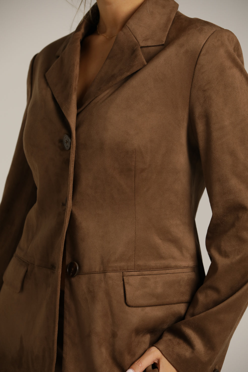 בלייזר דמוי זמש אלגנטי בצבע חום | קנת קול