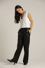 מכנסיים דמוי עור אלגנטיים בצבע שחור | קנת קול