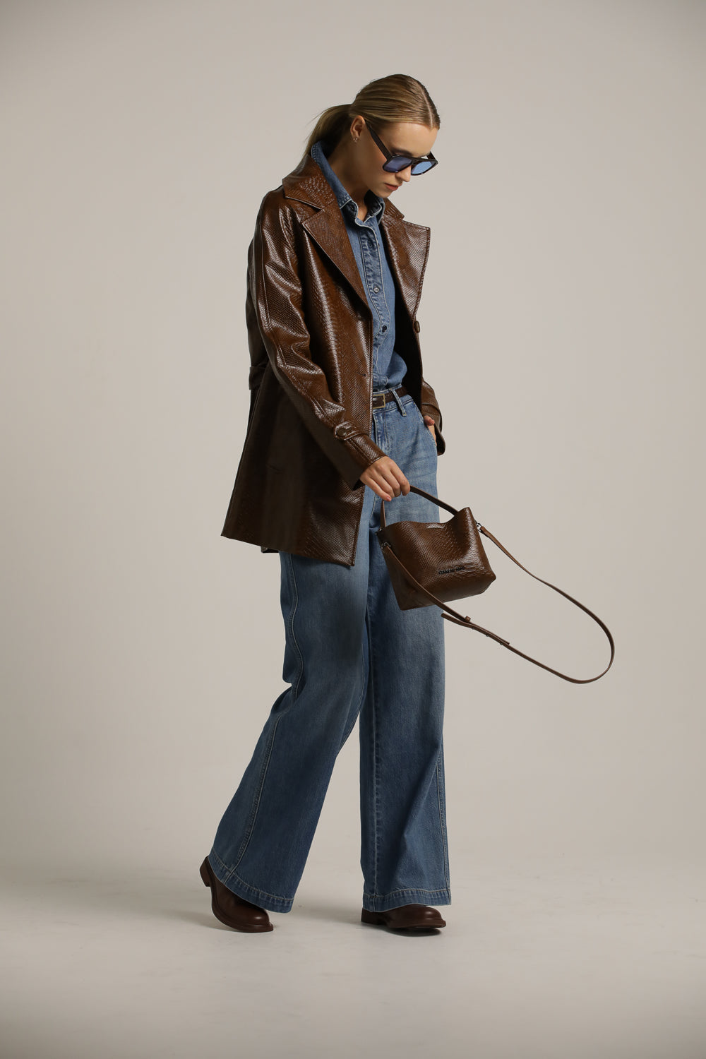 מעיל טראנץ דמוי עור בדפוס מנוחש | קנת קול