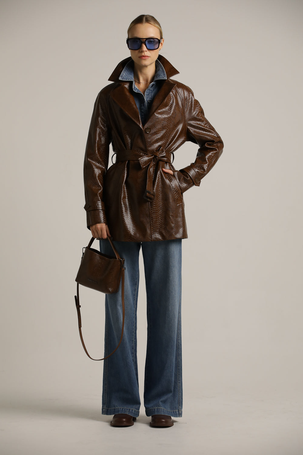 מעיל טראנץ דמוי עור בדפוס מנוחש | קנת קול