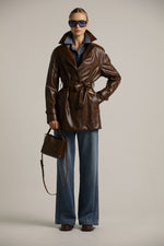 מעיל טראנץ דמוי עור בדפוס מנוחש | קנת קול