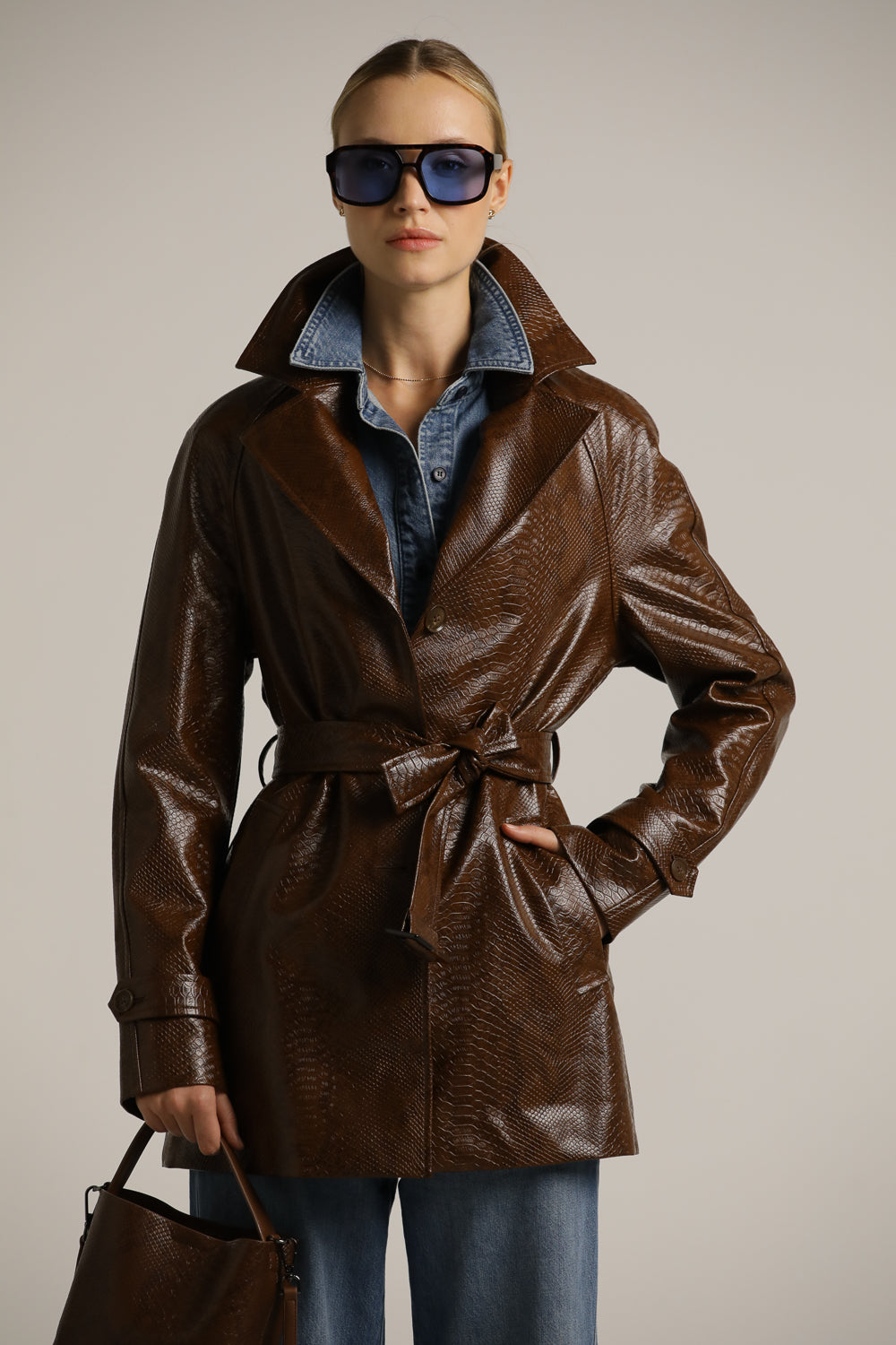 מעיל טראנץ דמוי עור בדפוס מנוחש | קנת קול