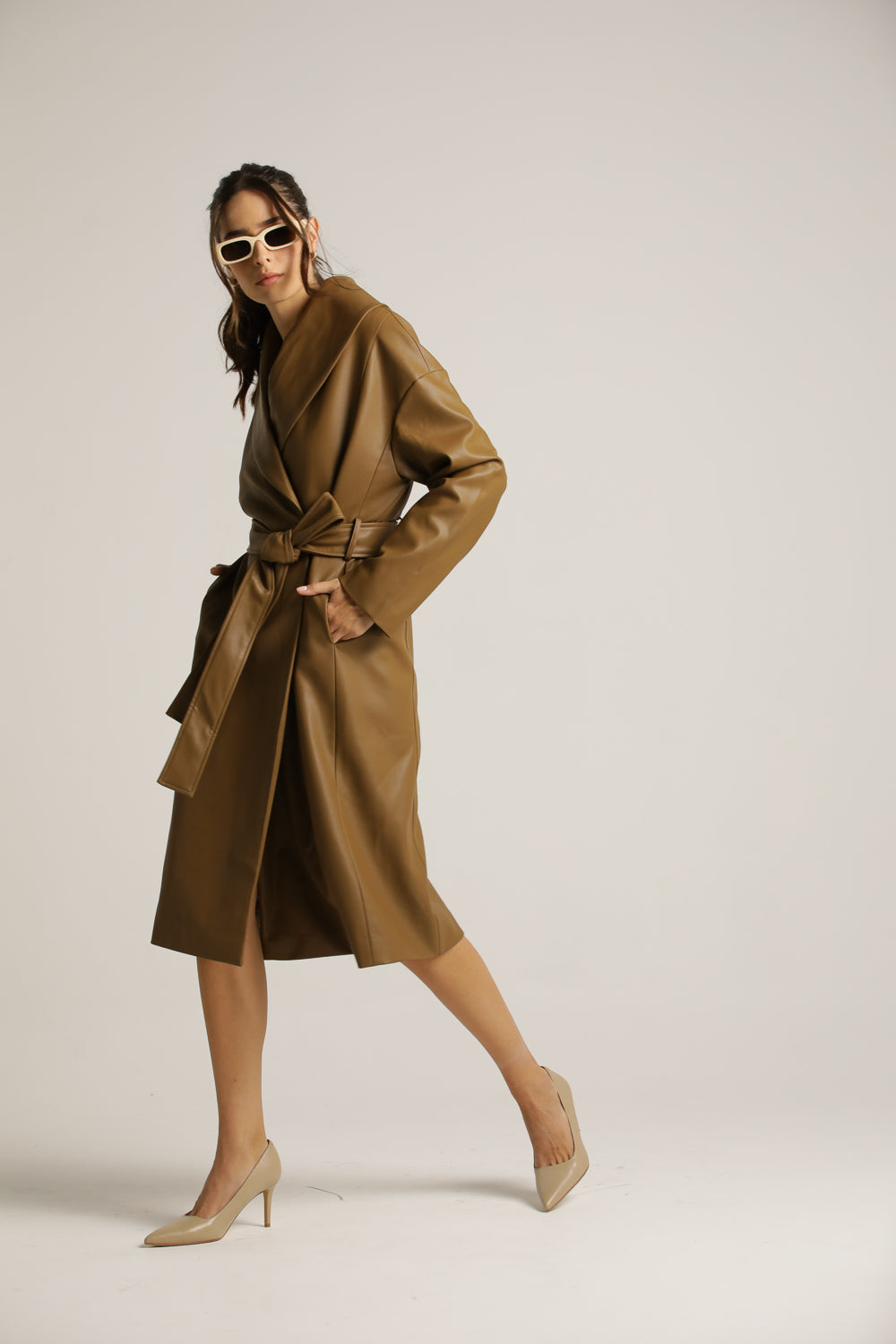 מעיל מעטפת דמוי עור עם חגורה | קנת קול