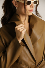 מעיל מעטפת דמוי עור עם חגורה | קנת קול