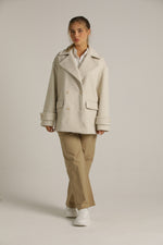 מעיל אוברסייז קצר בגימור צמרי | קנת קול