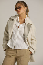 מעיל אוברסייז קצר בגימור צמרי | קנת קול