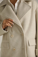 מעיל אוברסייז קצר בגימור צמרי | קנת קול