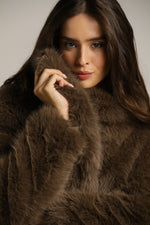 מעיל פרווה מלאכותית בגזרה קצרה | קנת קול 