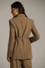 בלייזר בגזרת אוברסייז עם חגורת מותן | קנת קול