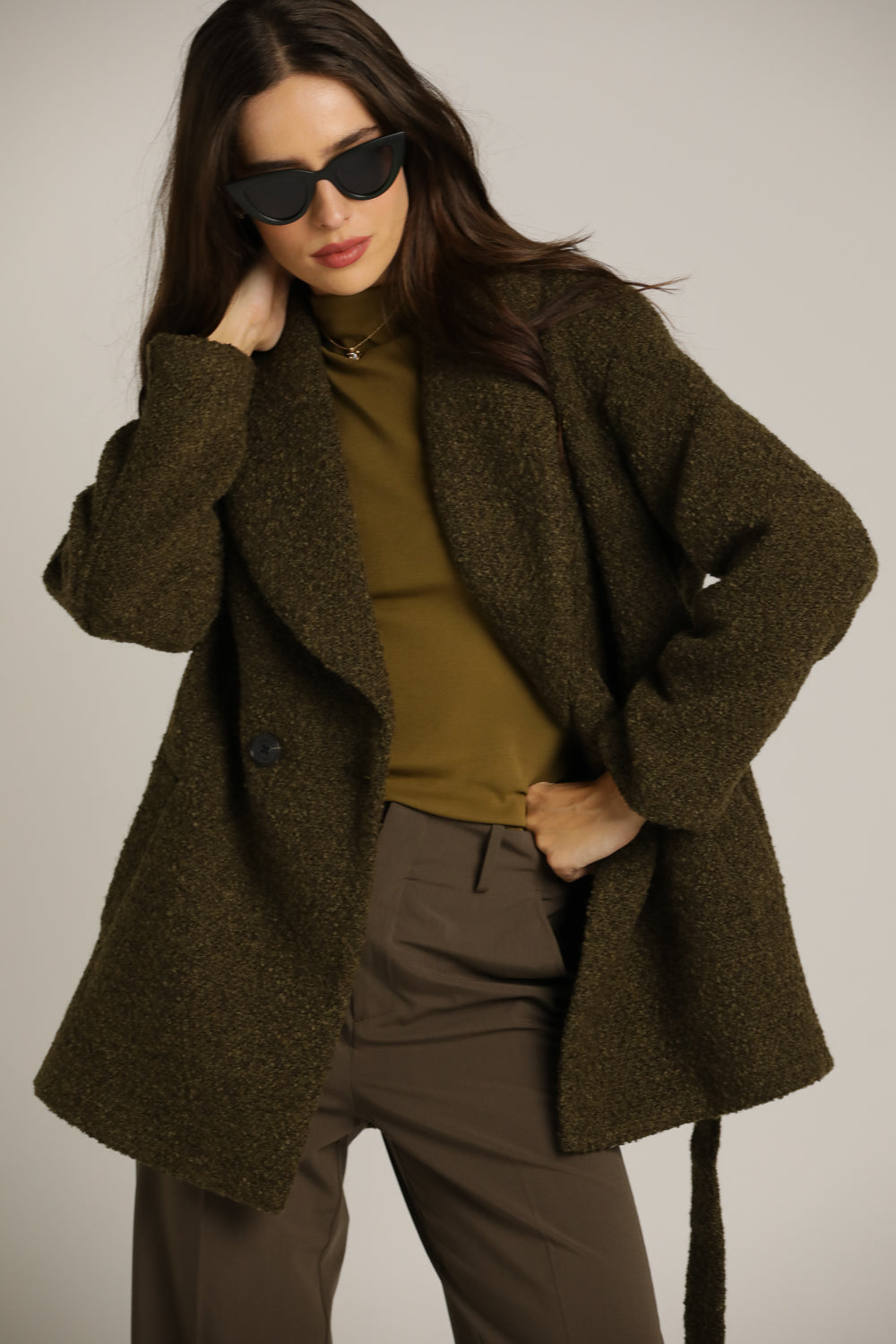 מעיל מחמם במראה צמרי בגוון ירוק זית | קנת קול