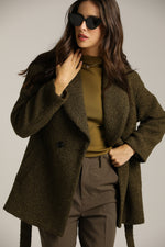 מעיל מחמם במראה צמרי בגוון ירוק זית | קנת קול