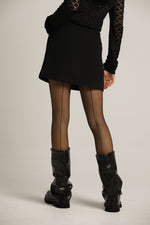 חצאית בגזרת מיני קלאסית | קנת קול