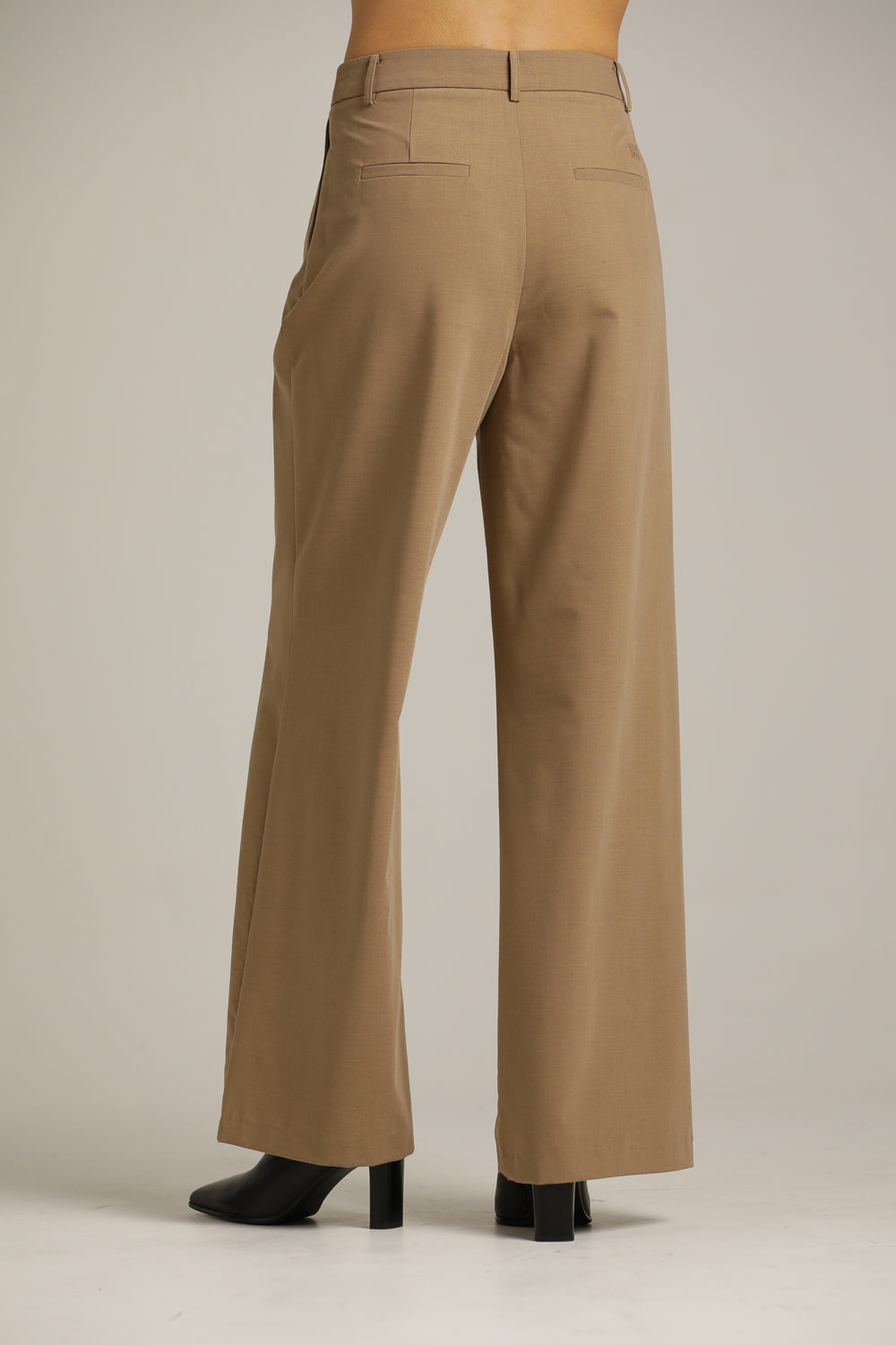 מכנסיים מחויטים בגזרה רחבה | קנת קול