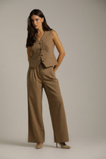 וסט בגזרה מחויטת באורך המותן | קנת קול