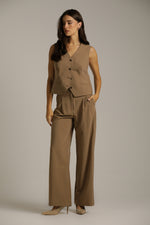 וסט בגזרה מחויטת באורך המותן | קנת קול