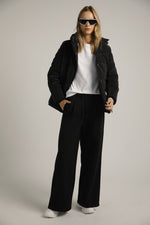 מעיל פוך עם חגורת גומי ואבזם ממותג | קנת קול