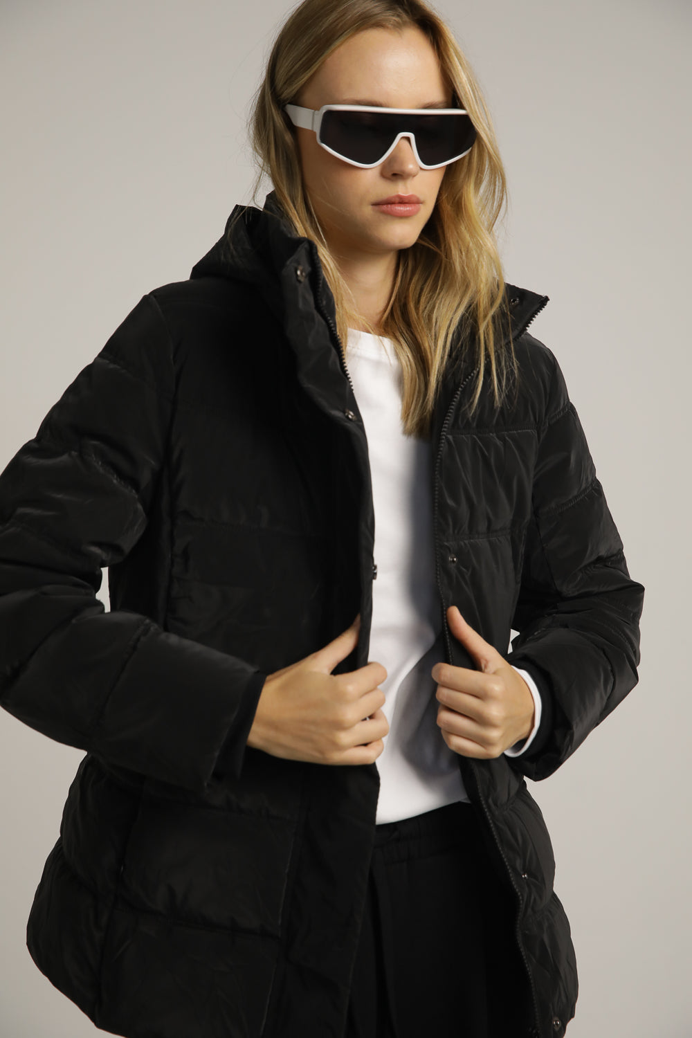 מעיל פוך עם חגורת גומי ואבזם ממותג | קנת קול