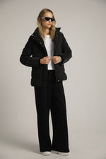 מעיל פוך עם חגורת גומי ואבזם ממותג | קנת קול